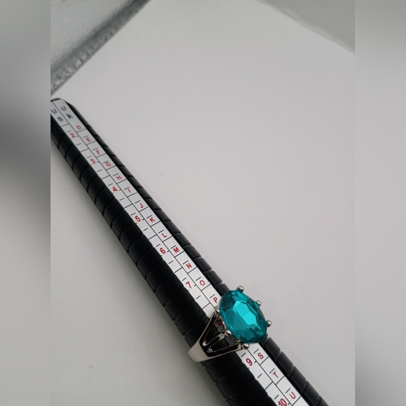 Women's Silver Plated Alloy Turquoise Crystal Fashion Ring U.S. Size 8 - Picture 2 of 2